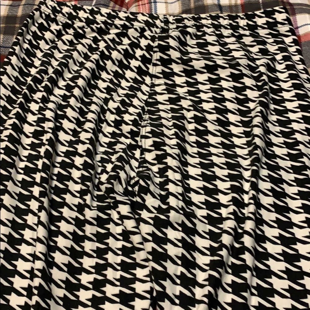 Leggings. Black and white design